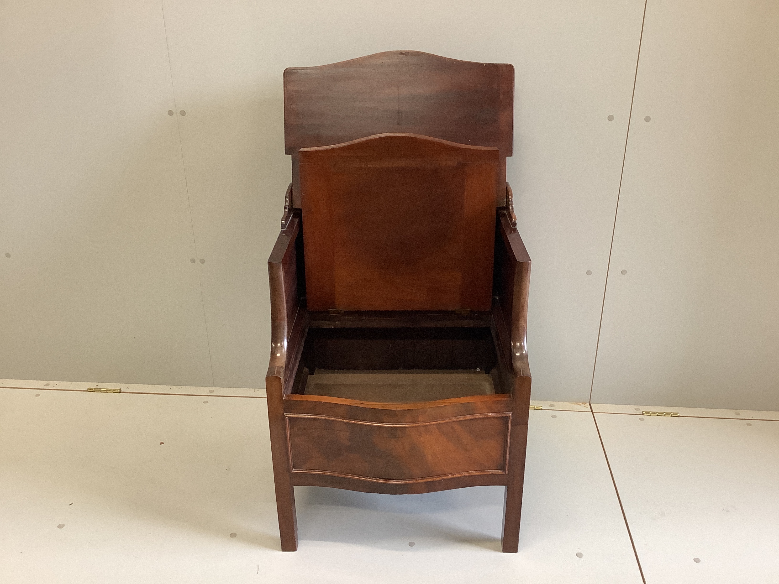 A George III mahogany serpentine front commode, width 56cm, depth 52cm, height 75cm